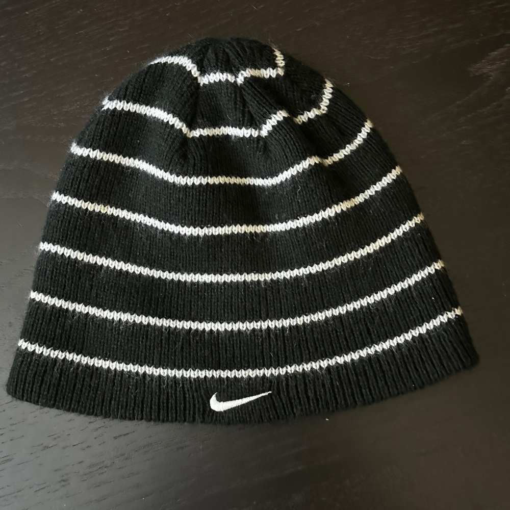 Nike Youth beanie black and white striped